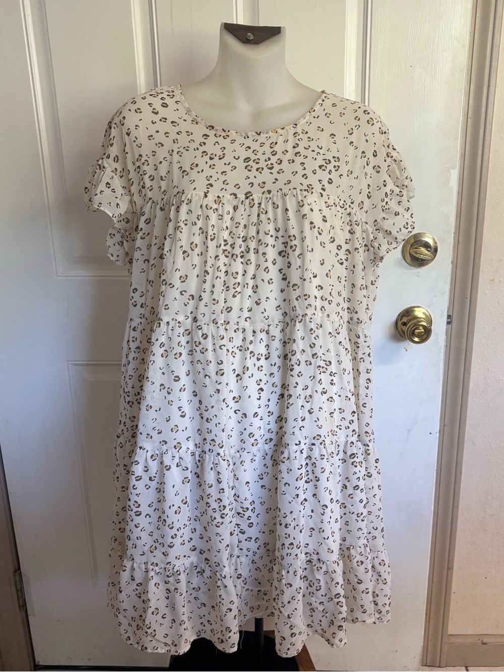 Large Entro leopard print Flutter Short-Sleeve Tiered Babydoll Dress. In EUC!